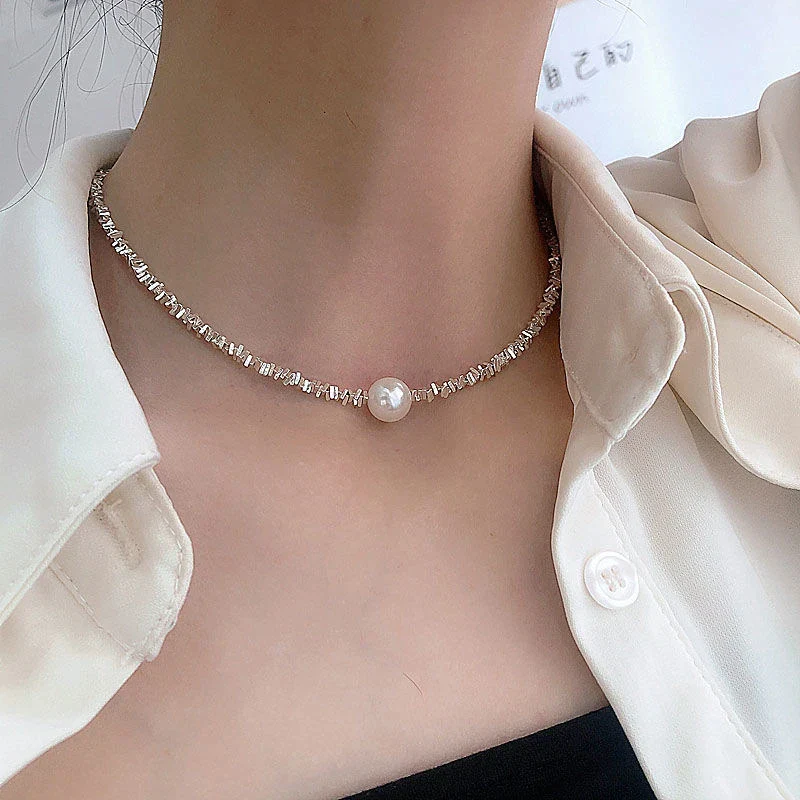 Jaylee - Elegant Pearl Necklace