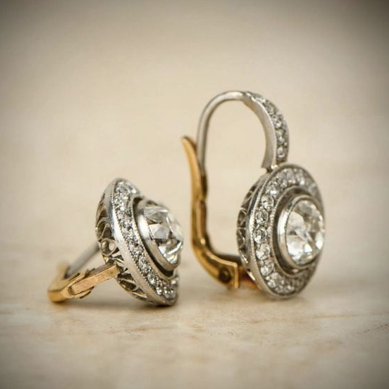 Chic Retro-Inspired Earrings