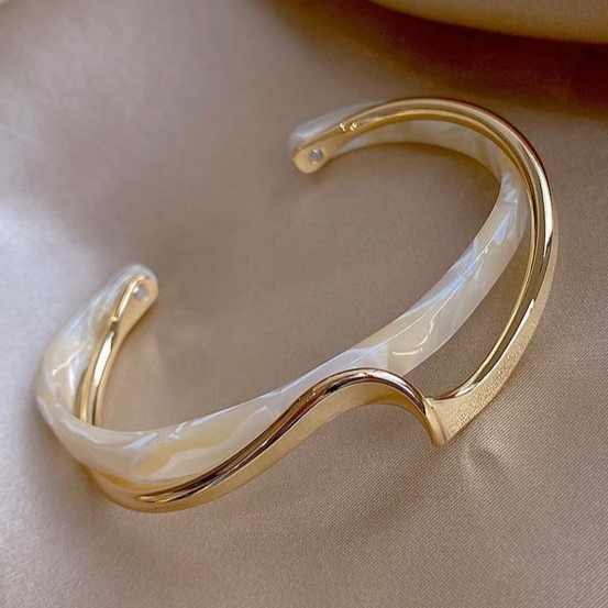 Phoebe - White Opal Elegant Gold Plated Bracelet